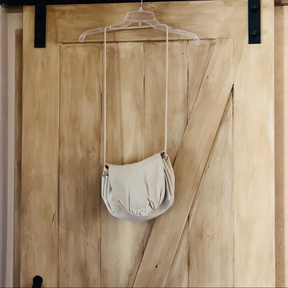 Cream colored leather purse - Picture 2 of 3